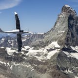 SolarStratos a poursuivi sa préparation vendredi avec un vol autour du Cervin. KEYSTONE/MARTIAL TREZZINI